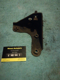 Bevestigingssteun stabilisator achteras rechts Nissan 56311-58Y00 B13/ N14 Gebruikt.