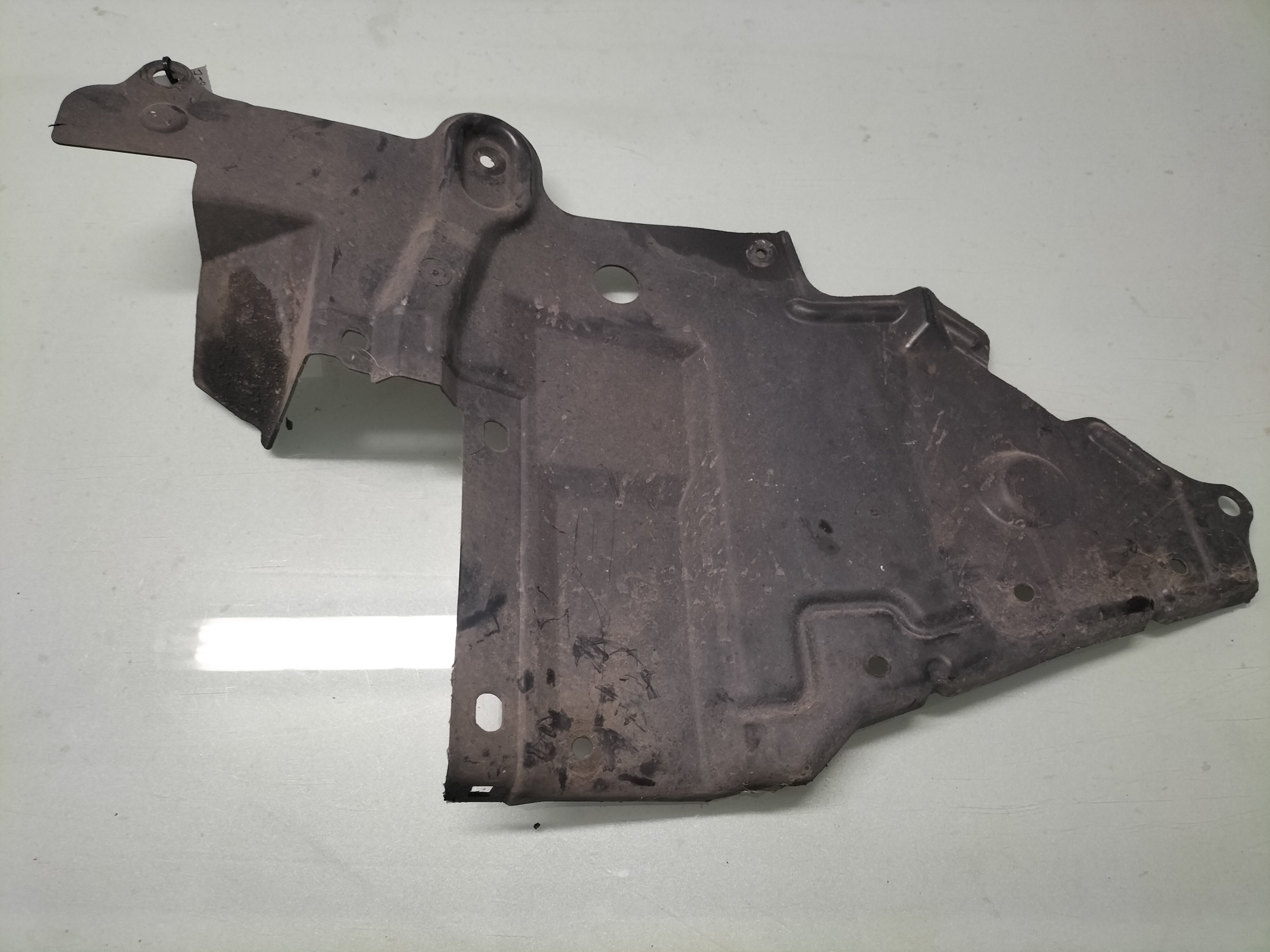 Cover-front under, right-hand QG16DE/ QG18DE/ QR20DE Nissan Primera P12 75896-AV600 Used part.