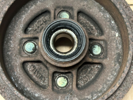 Achterwielnaaf Nissan Sunny B12/ N13 43202-50A12 Gebruikt.