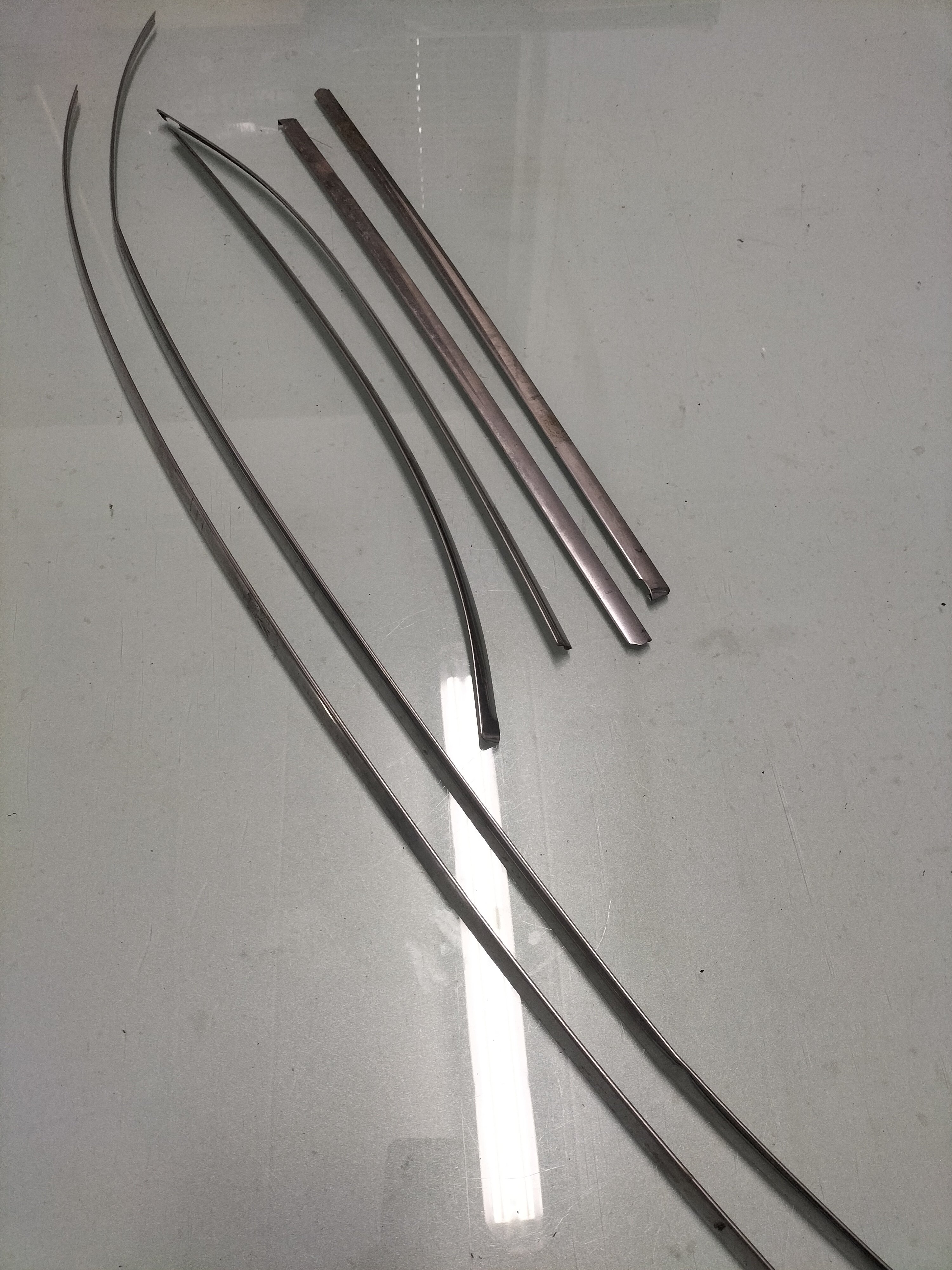 moulding windshield Datsun sunny b110 72810-H1101