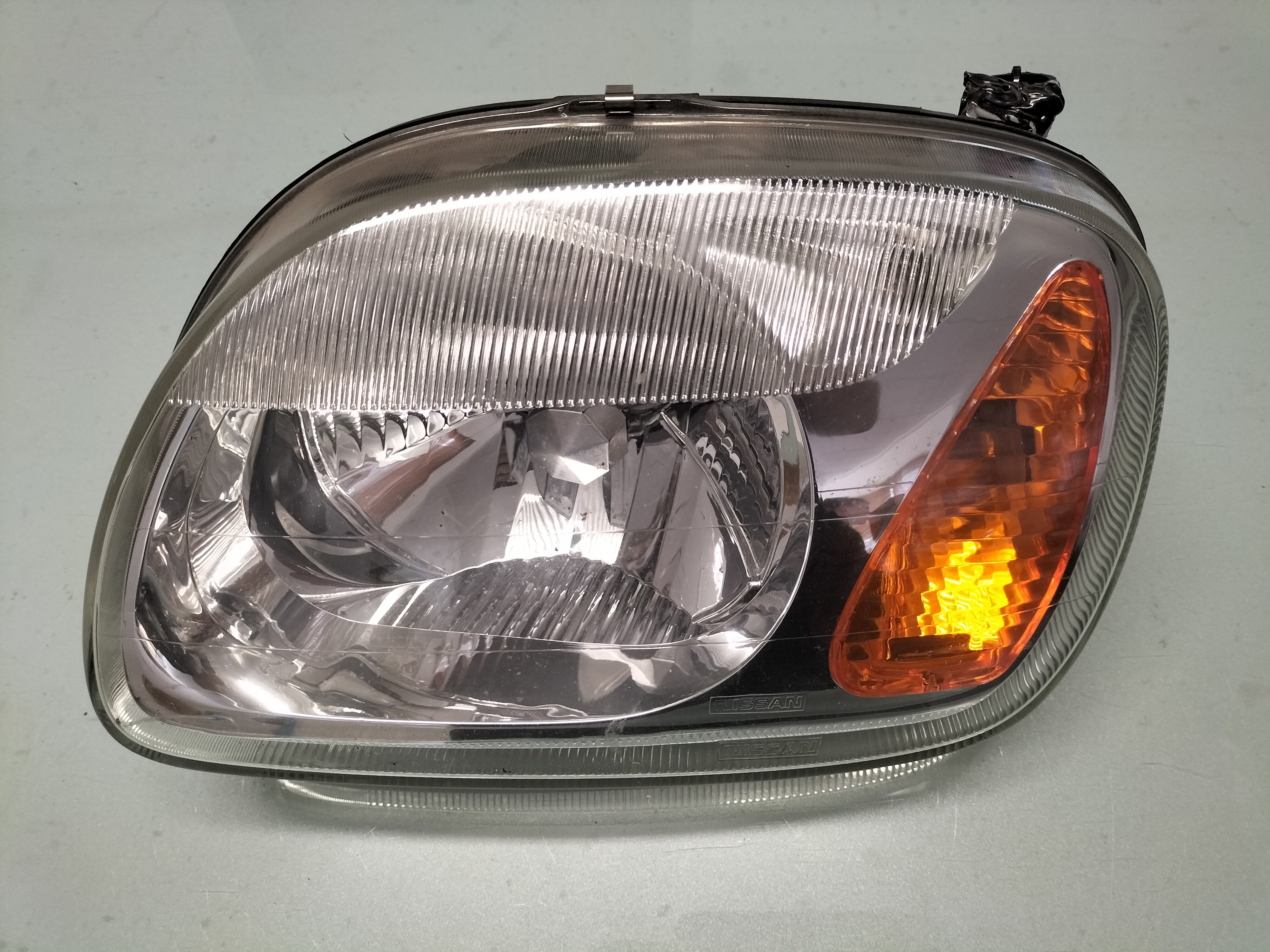 Koplamp Links Nissan Micra K11 26060-1F511 Gebruikt, gerepareerd.
