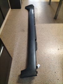 Sideskirt Nissan Primera P12 Links 76851-AU300 (KY5) Gebruikt.