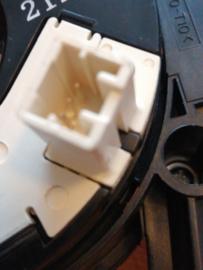 Stuurschakelaarhouder / airbagklokveer Nissan E11/ J10/ JJ10/ M20 B5567-BH00A Nieuw.