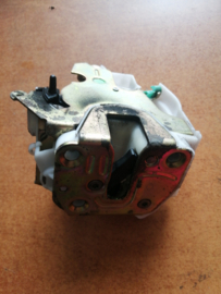 Deurslot rechtsachter Nissan Primera P11/ WP11 82502-9F510 Gebruikt.