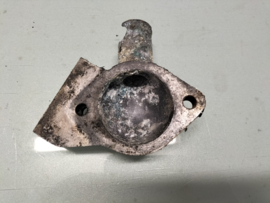 Koelwateruitlaatflens thermostaat Datsun Cherry E10 11060-M0100 Schade.