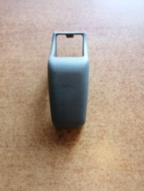 Afdekkap veiligheidsgordel Nissan Primera P11/ WP11 87844-9F500 Gebruikt.