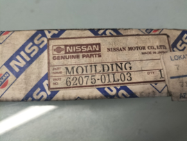 Bumpersierstuk midden voorbumper Nissan Laurel JC31 62075-01L00 (62075-01L03) Origineel.