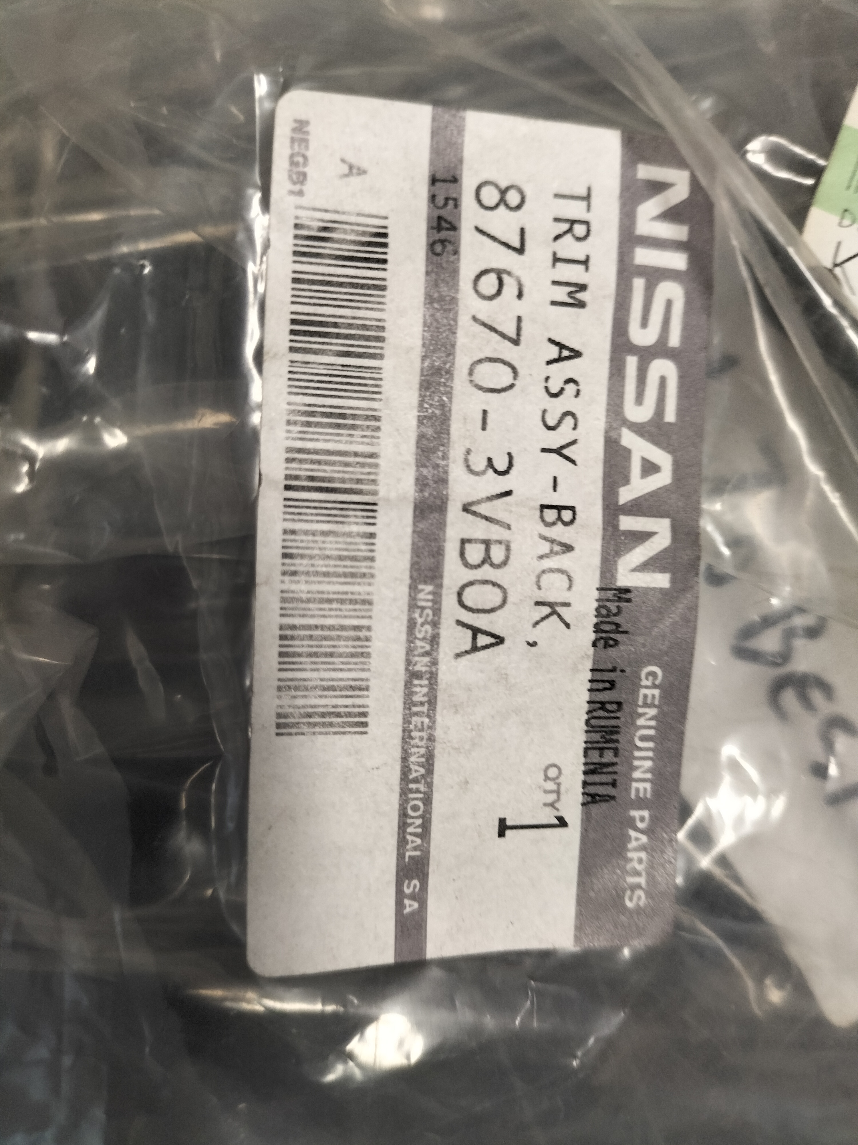 Lining Nissan 87670-3VB0A Original. Little damage.