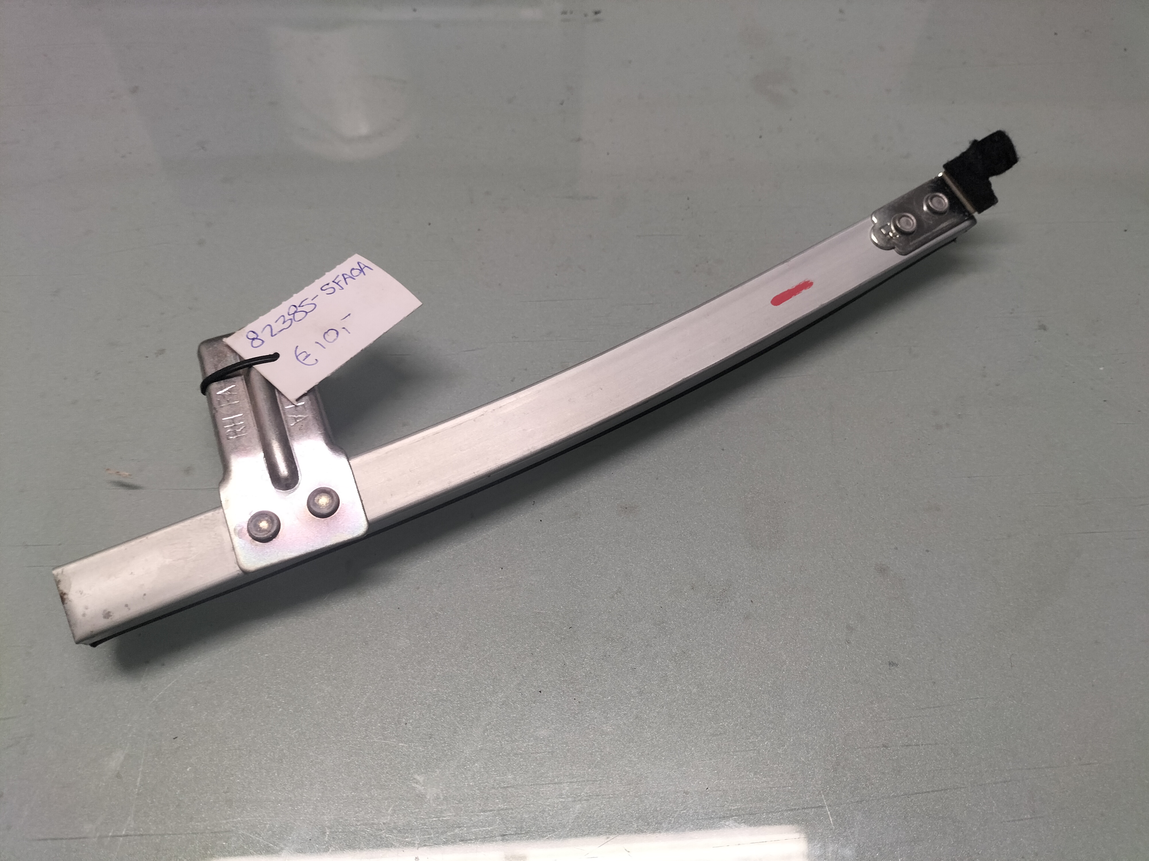 Portierraamgeleider rechtsachter Nissan Micra K14 82385-5FA0A Gebruikt