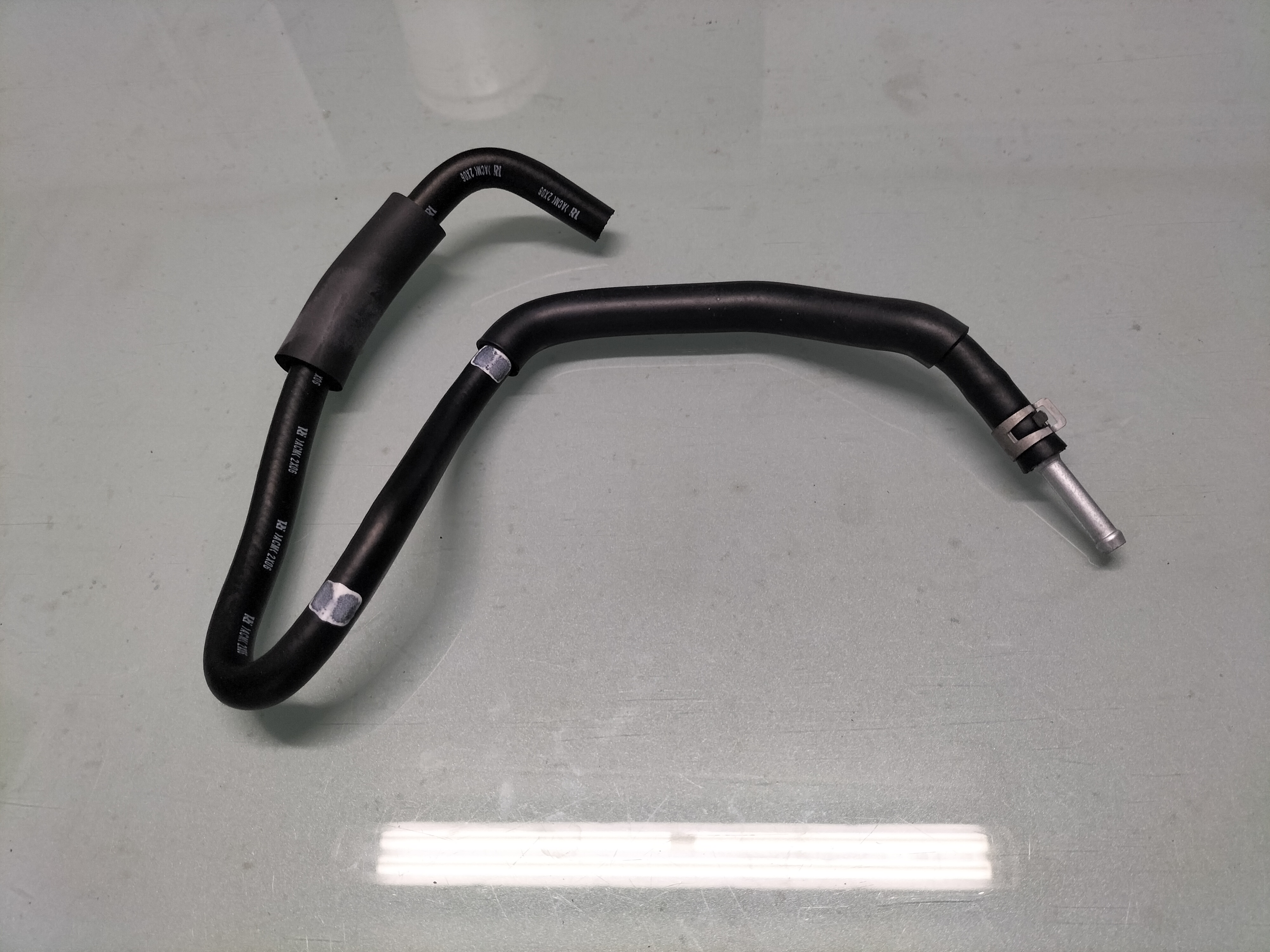 Hose-auto transmission oil cooler Nissan Micra K11 21632-VB80A Original