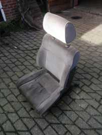 Bijrijdersstoel Nissan Bluebird T72 87000-Q9206 Gebruikt.