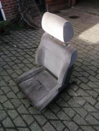 Seat front, right-hand Nissan Bluebird T72 87000-Q9206 Used part.