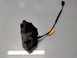 Deurslot linksvoor Nissan Primera P12 80501-BA200 Gebruikt.