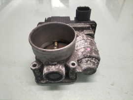 Gasklephuis QR20DE Nissan 16119-8H303 P12/ T30 Gebruikt.