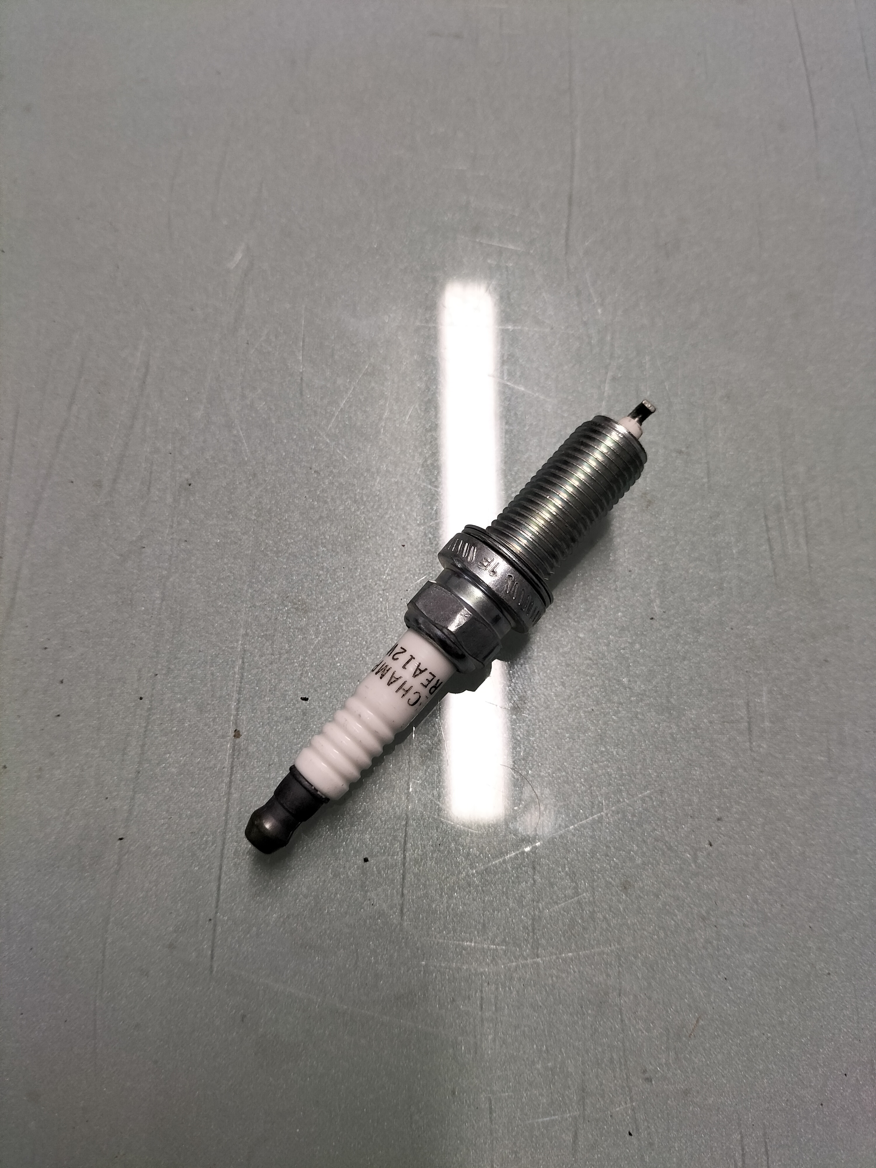 Spark plug Nissan 22401-1HC1B ( REA12WMB4 ) Original.
