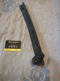 Raamgeleiding rechts Nissan Sunny N14 80216-50C00
