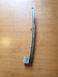 Voorste raamgeleider bijrijdersportier Nissan Bluebird 80215-D4000 T12/ T72 Gebruikt.