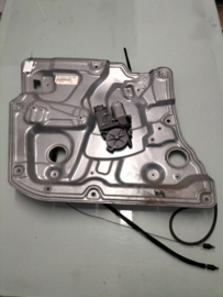 Raammechanisme Linksvoor Incompleet Nissan Primera P12 80771-BA200 Gebruikt.