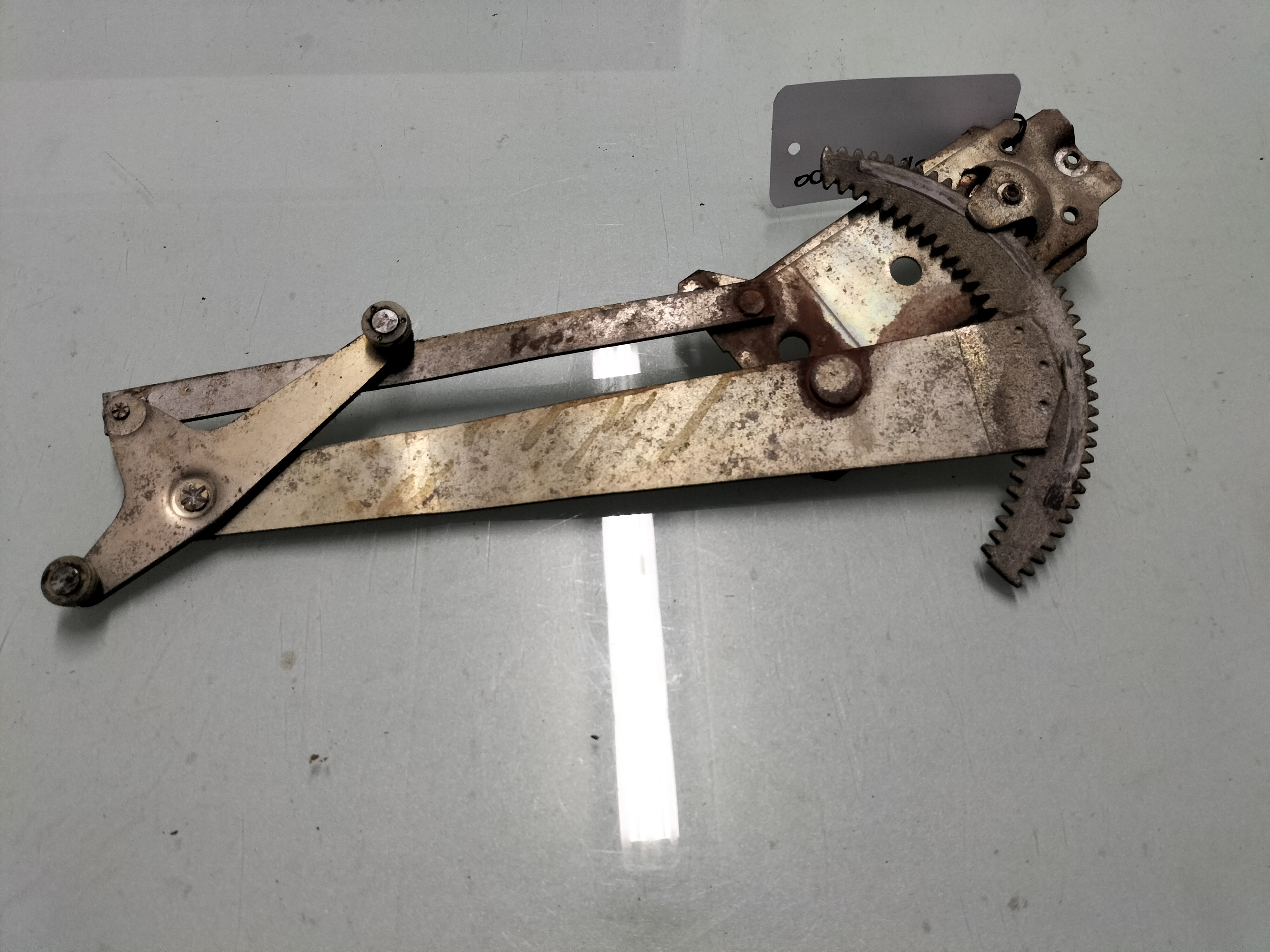 Assy-regulator, door window left-hand Datsun Cherry E10 82701-M0300 Used part.