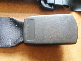 Belt set-rear seat, center Nissan Bluebird T72 88850-Q9001 Used part.