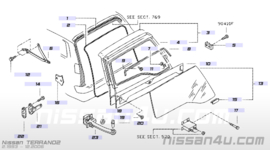 Deuropenhouder achterdeur Nissan Terrano2 R20 90450-0F00A Gebruikt.