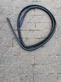 Deurrubber linksvoor Nissan Primera P11/ WP11 76922-9F000 Gebruikt.