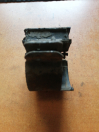 Houder differentieeloliepomp Nissan 2166-06P00 S13/ S130/ Z31/ Z32 Gebruikt.