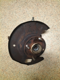 Wielnaaf rechtsvoor zonder ABS sensor Nissan Primera P11/ WP11 40010-2J500 Gebruikt.