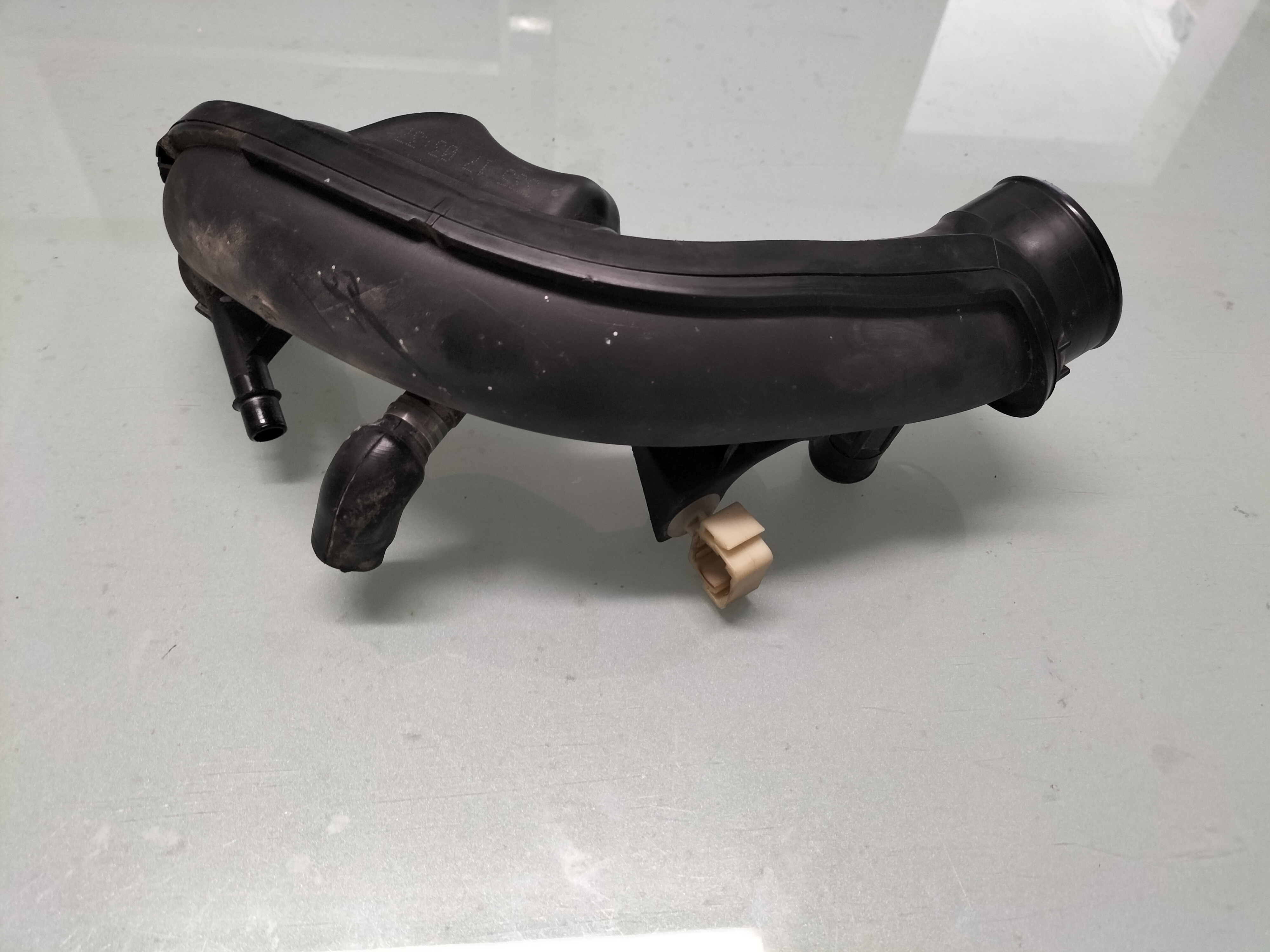 Air duct HR09DET Nissan Micra K14 16576-5FN1B Used part.