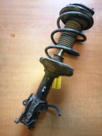 Veerpoot achteras rechts geel/wit Nissan Primera P10 55020-90J23 + 55302-72J26 Gebruikt.
