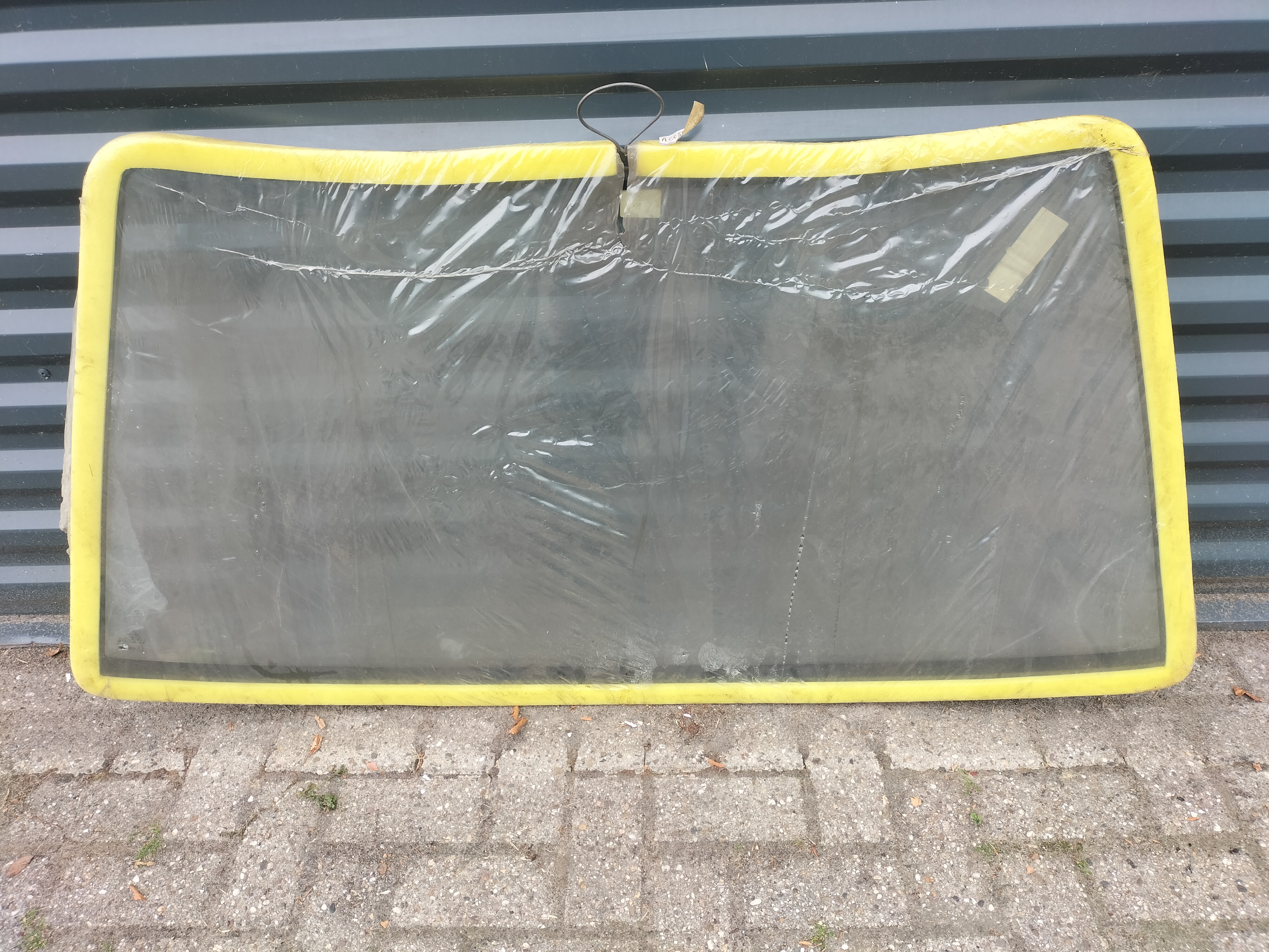 Glass-windshield Nissan Sunny B12 72712-61A00 (ACCSB-61A00) Original, damage.