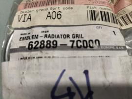 Grille-embleem Nissan Serena C23 62889-7C000 Origineel.