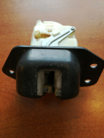 Elektrisch achterklepslot Nissan 90502-EN000 E11/Z50 Gebruikt.