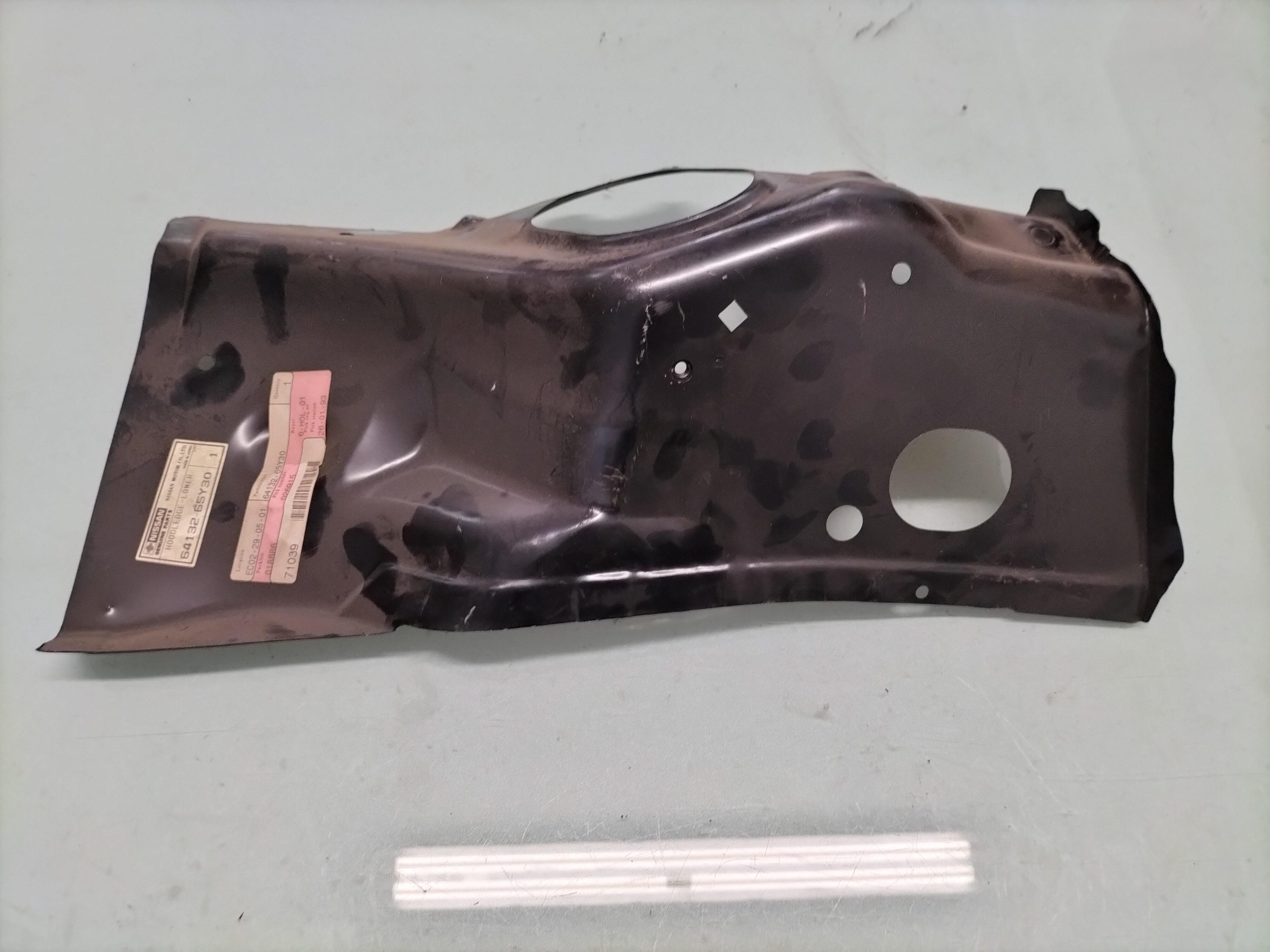 Hoodledge lower Nissan 64132-65Y30 Original