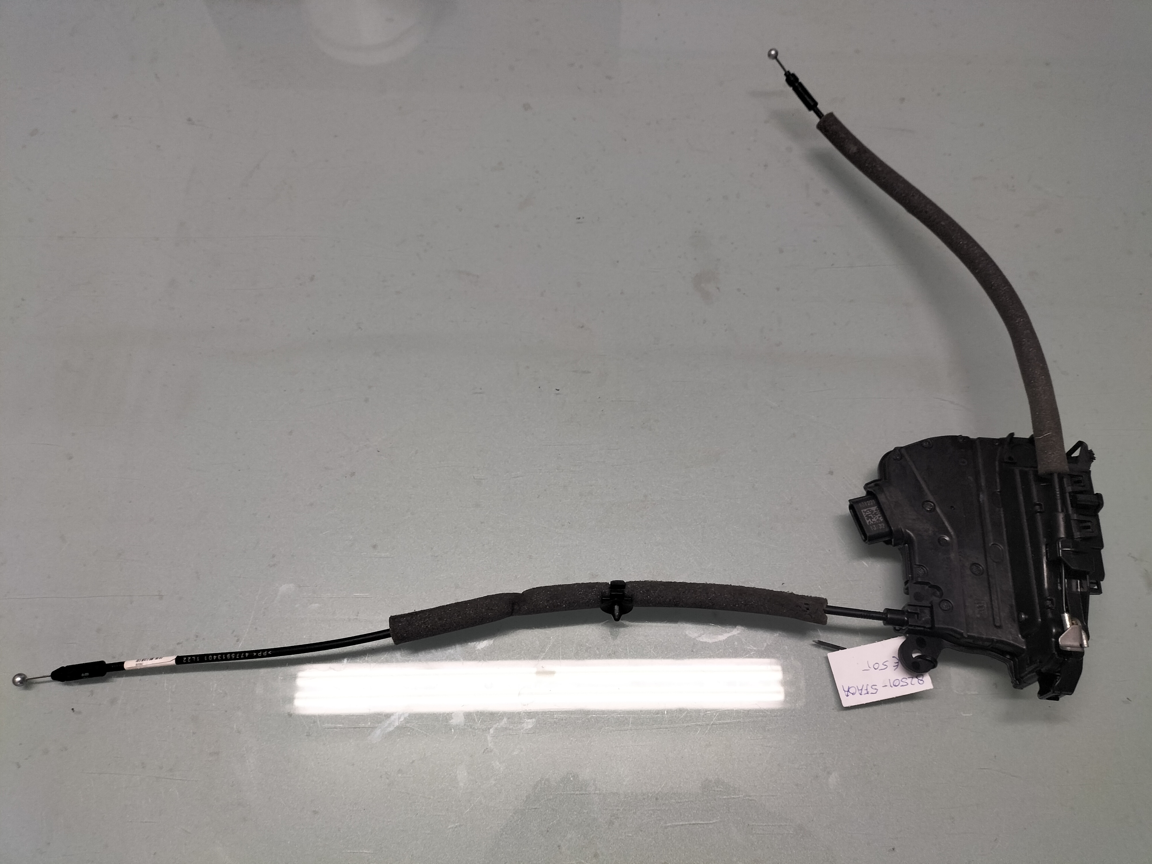 Door lock Nissan Micra K14 82501-5FA0A Used part