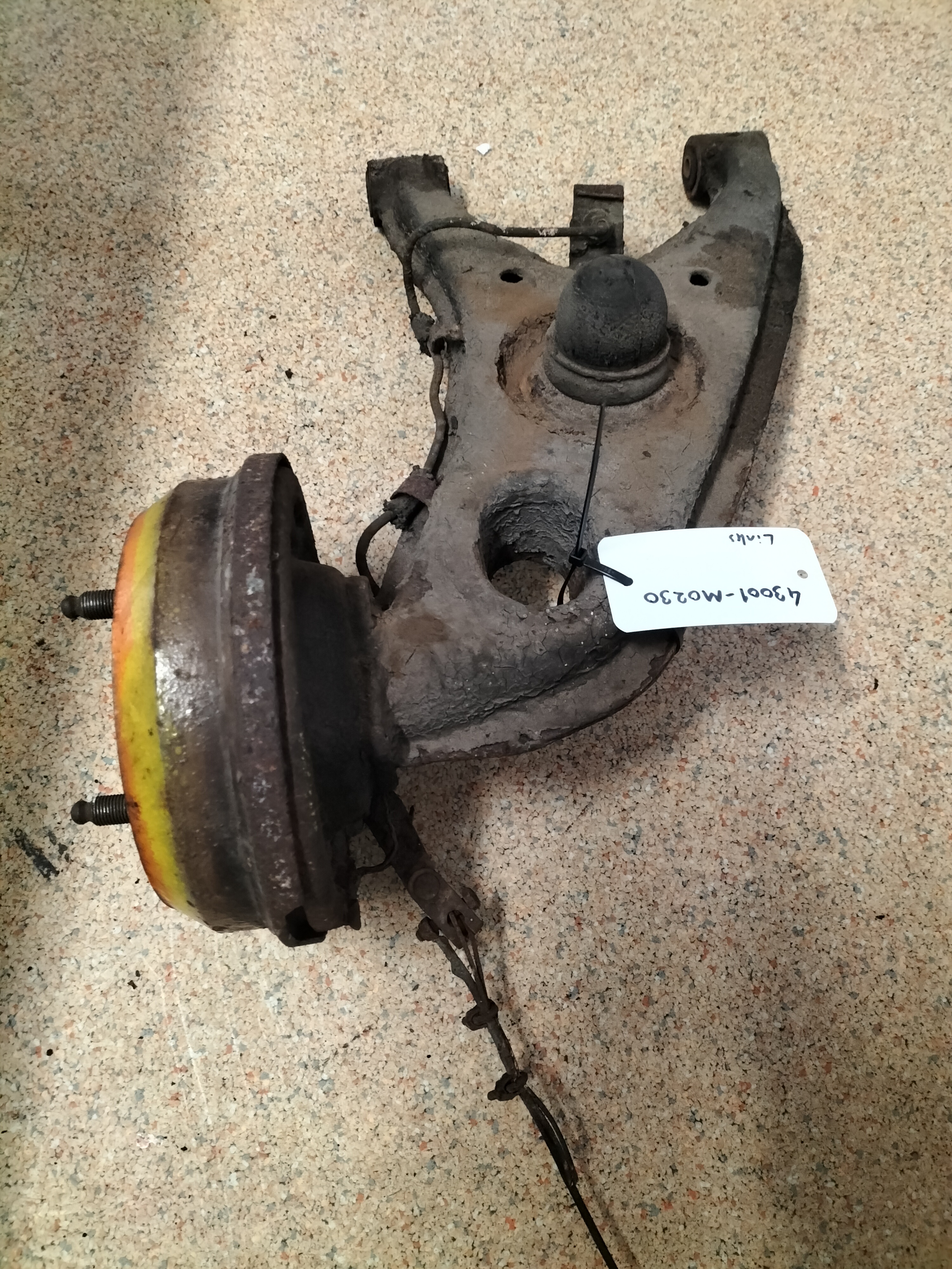 Draagarm Linksachter Datsun cherry E10 43001-M0230 Gebruikt