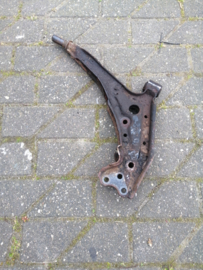 Draagarm rechtsvoor Nissan Bluebird T72 54570-Q9000 Gebruikt.