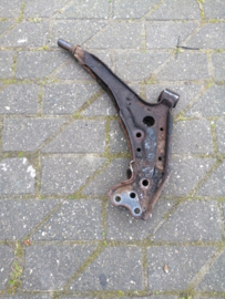 Arm lower, right-hand Nissan Bluebird T72 54570-Q9000 Used part.