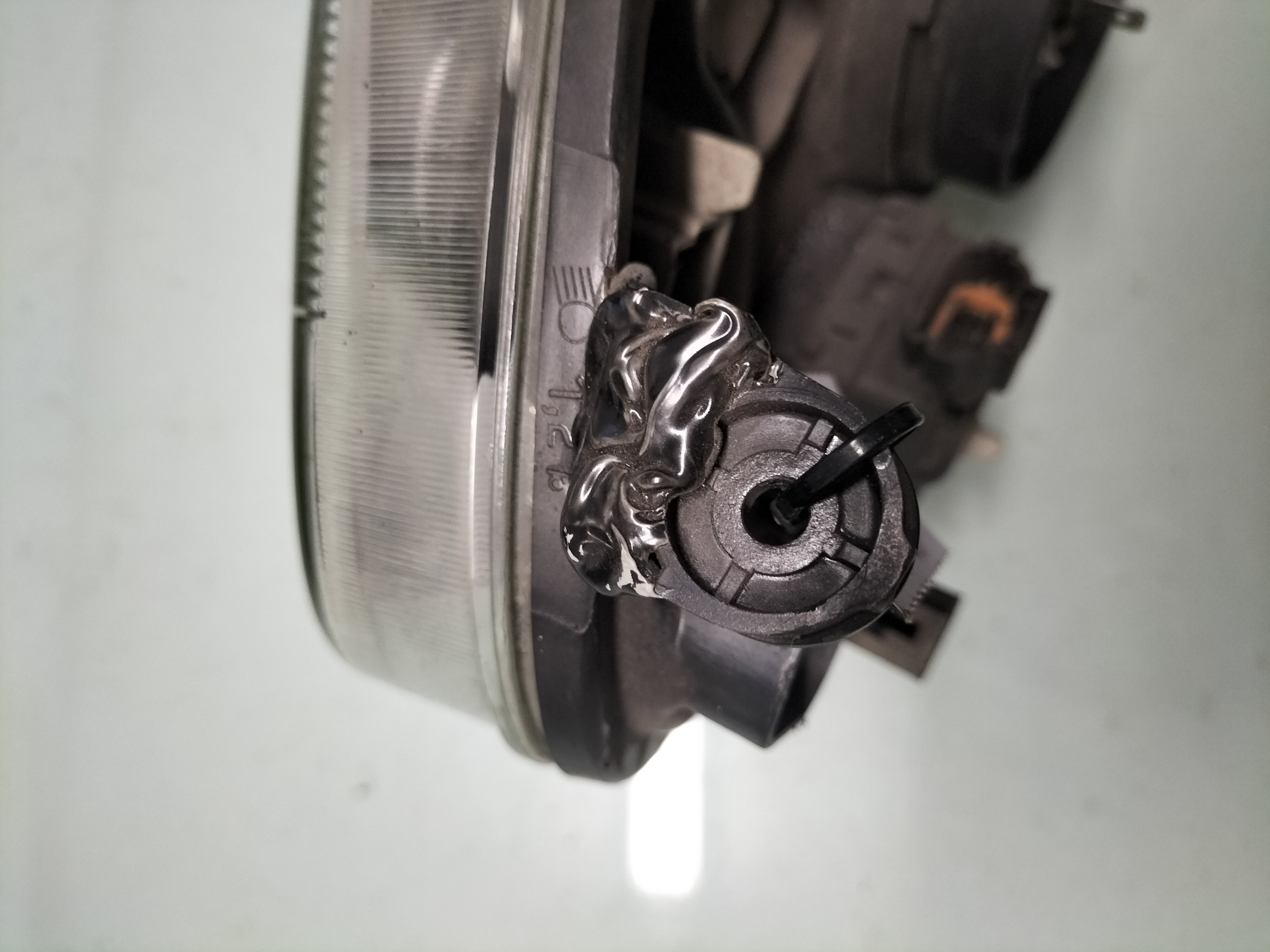 Koplamp Links Nissan Micra K11 26060-1F511 Gebruikt, gerepareerd.