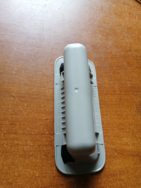Handgreep binnenzijde achterklep Nissan Leaf ZE0 90940-3NA1A (90940-0V000/ 90940-0V001)  Origineel.