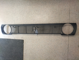 Grille Nissan Cherry N10 62312-M7910 Gebruikt, lichte schade.