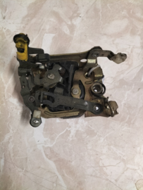 Deurslot linksvoor Nissan Micra K10 80503-04B00 Gebruikt.