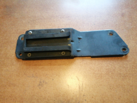 Montagesteun achterbumper rechts Nissan Bluebird T12/T72 85220-D3800 Gebruikt.