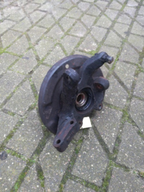 Wielnaaf rechtsvoor Nissan Bluebird T72 40014-D4000 Gebruikt.