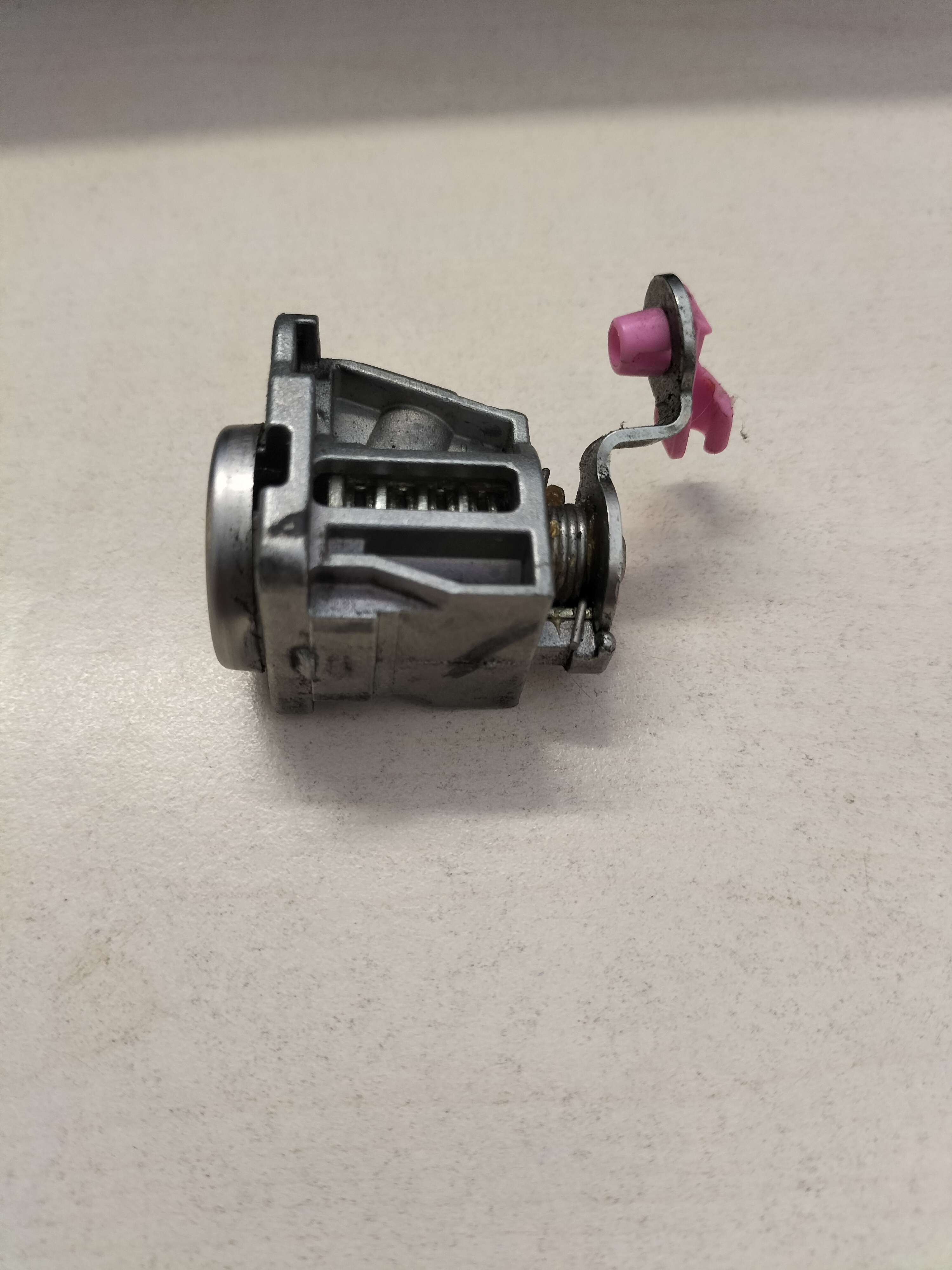 Cilinderslot bestuurdersportier Nissan Micra K14 H0601-5FA0A (VNVK1400159806293) Gebruikt.