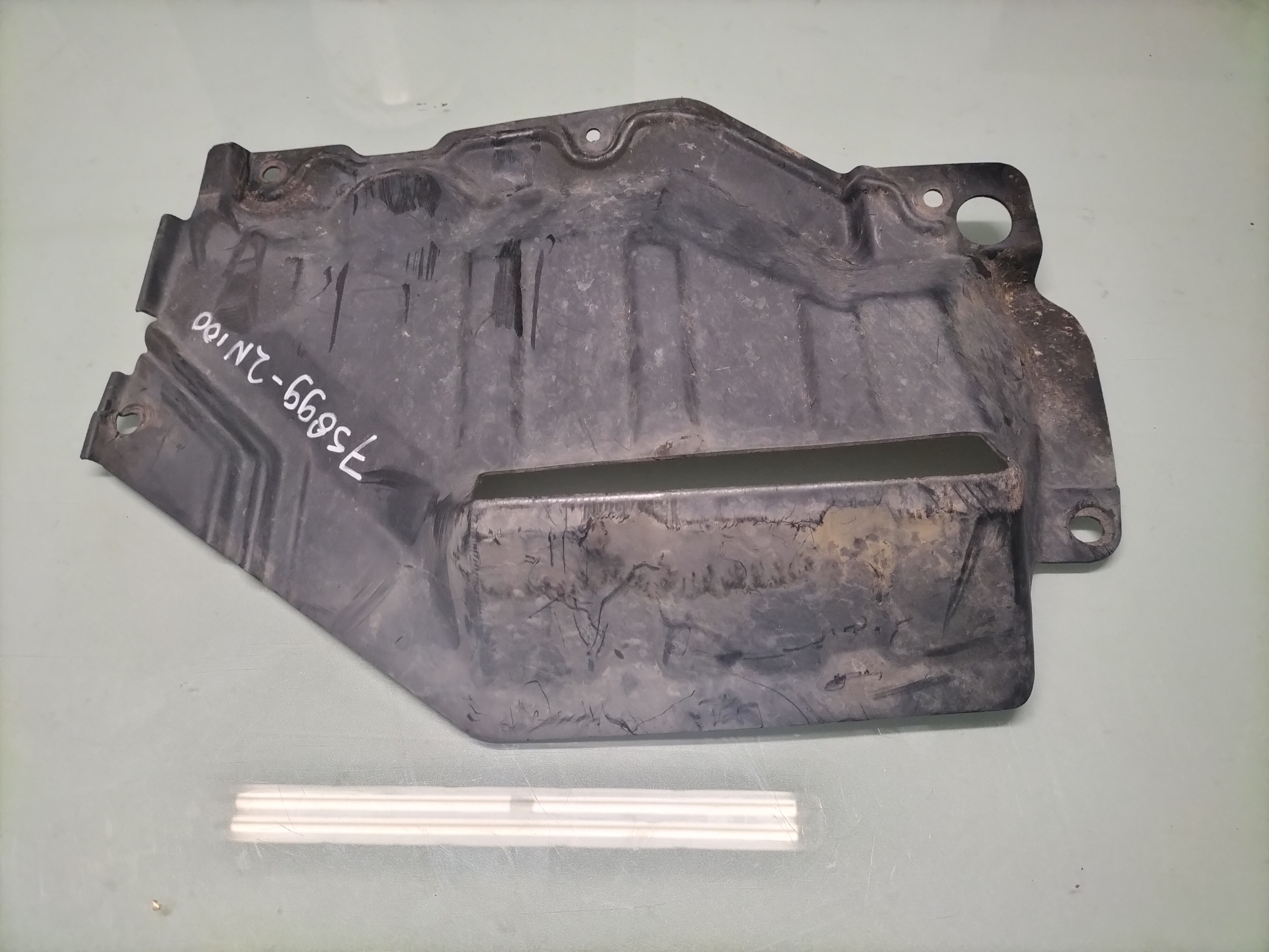 Afdekkap onderzijde motorblok Nissan Almera N15 75899-2N100 Gebruikt