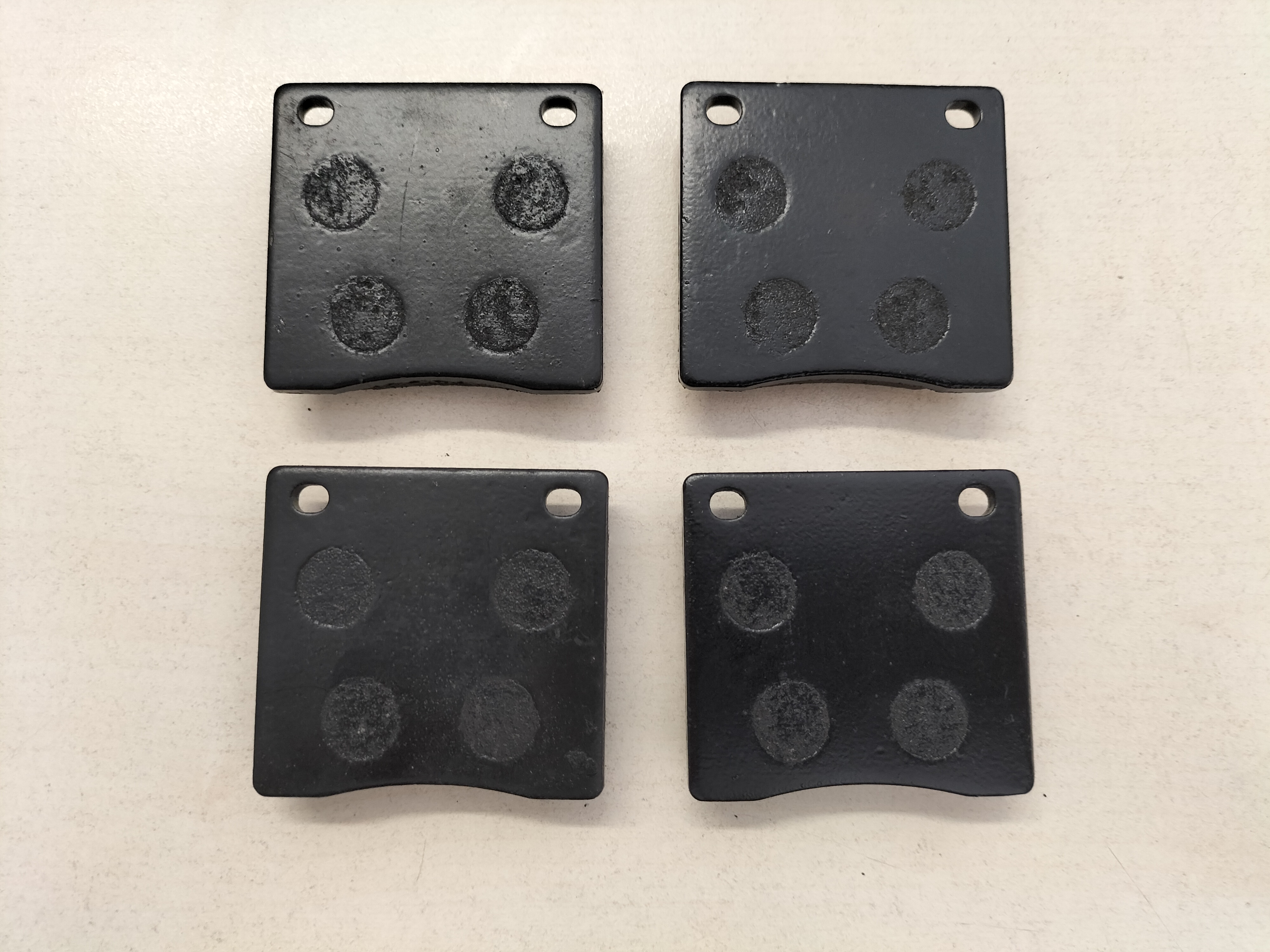 Remblokset vooras Datsun Cherry F10 41060-M4925 Nieuw.