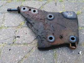 Montageplaat draagarm rechtsvoor Nissan Bluebird T72 54420-Q9000 Gebruikt.