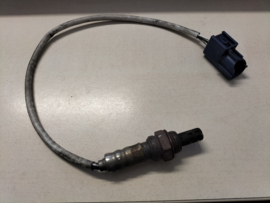 Lambdasonde Nissan QR20DE/ QR25DE 226A0-8J001 P12/ T30 Gebruikt.