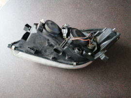 Koplamp rechts Nissan Primera P12 26010-AU80B Gebruikt.